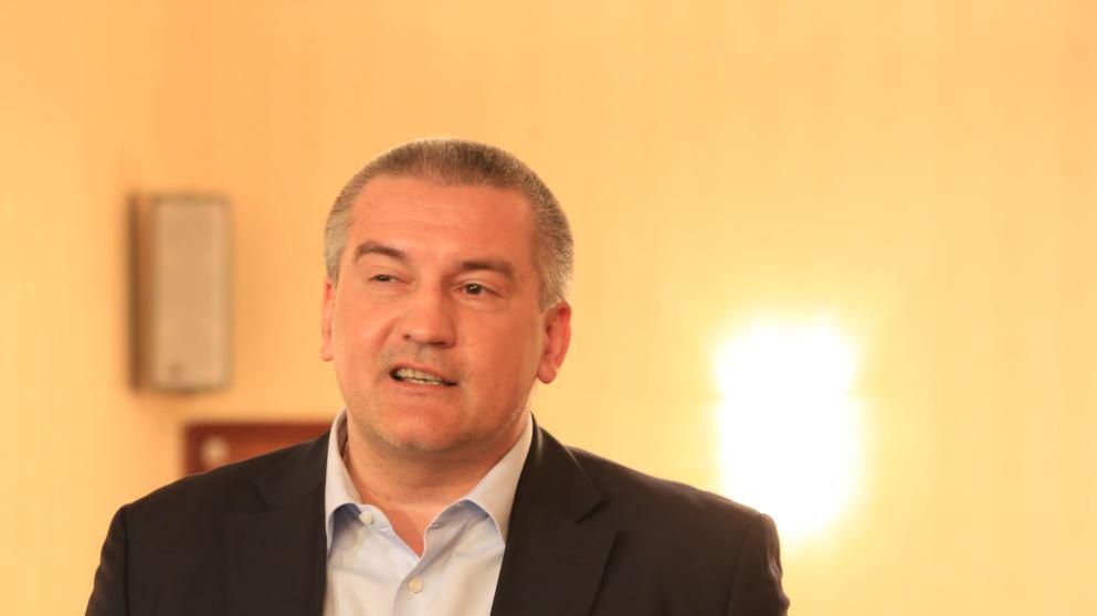 Аксьонов похвалився інвестором, який обійде санкції і принесе гроші у Крим Аксьонов похвалився інвестором, який обійде санкції і принесе гроші у Крим