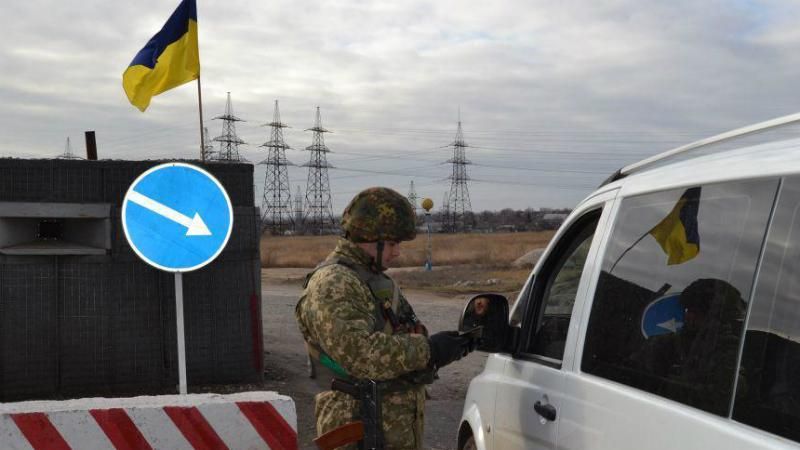 Обстріли на Луганщині: поранено українського бійця 