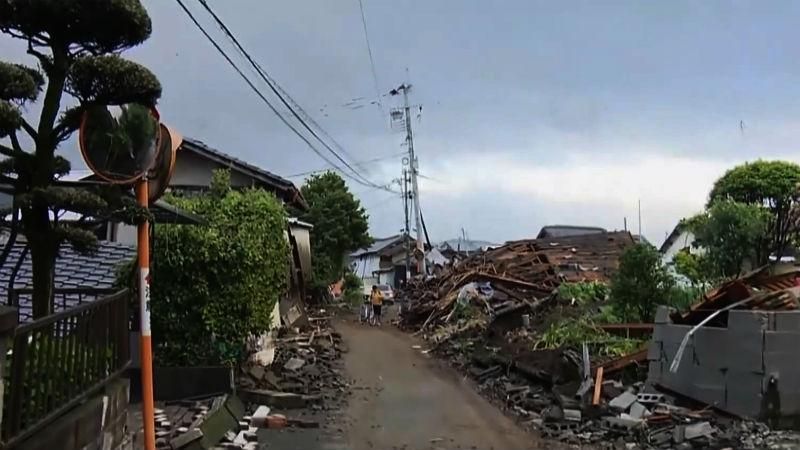 Сплошные руины, нехватка воды и пищи: как Япония приходит в себя после мощного землетрясения
