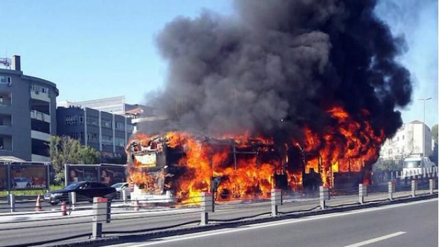У Стамбулі прогримів вибух: опубліковані фото та відео У Стамбулі прогримів вибух: опубліковані фото та відео