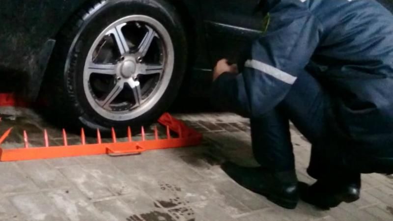 Українських журналістів обшукали і роздягли на білоруському кордоні Українських журналістів обшукали і роздягли на білоруському кордоні