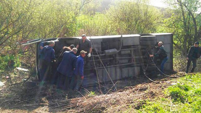 Пасажирський автобус перекинувся на Хмельниччині: багато травмованих 