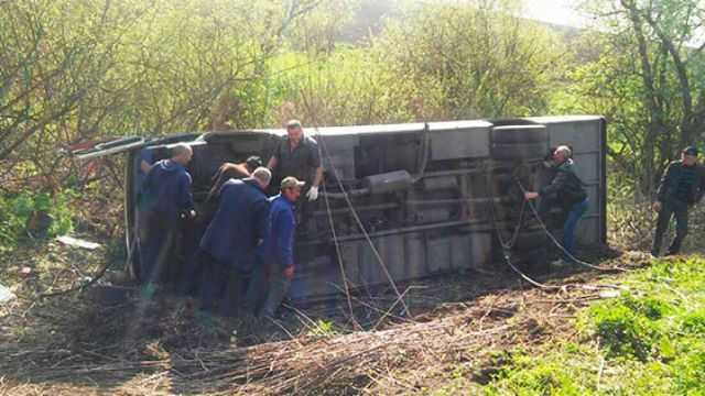 Пассажирский автобус перевернулся на Хмельнитчине: много травмированных