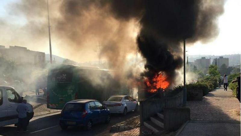 У Єрусалимі потужним вибухом підірвали одразу два атобуси: з'явились перші кадри