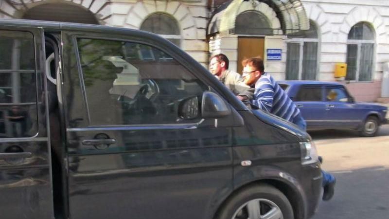 Машина Добкіна збила двох активістів: з'явилось відео Машина Добкіна збила двох активістів: з'явилось відео