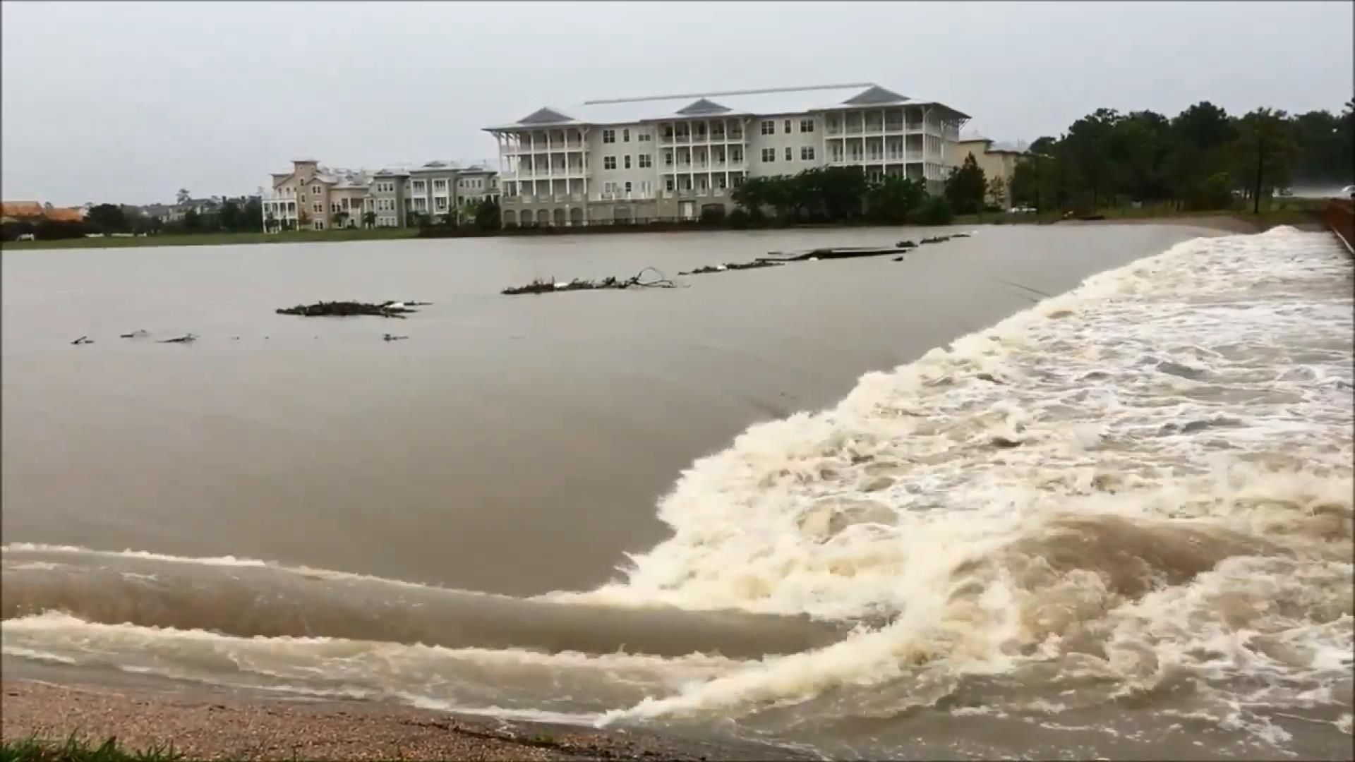Американський штат Техас пішов під воду: вражаючі кадри стихії