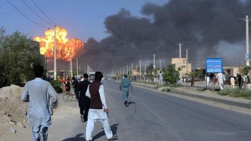 Потужний вибух та кривава стрілянина в Кабулі: перші фото та відео Потужний вибух та кривава стрілянина в Кабулі: перші фото та відео