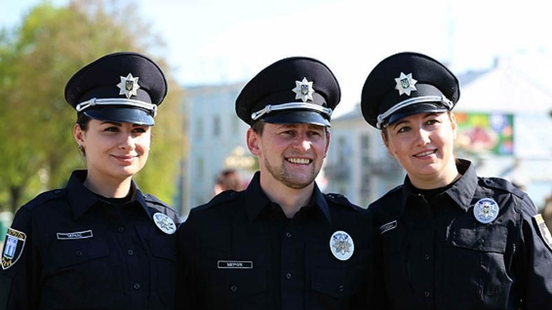 Новая полиция приняла присягу в Ровно: Аваков радуется