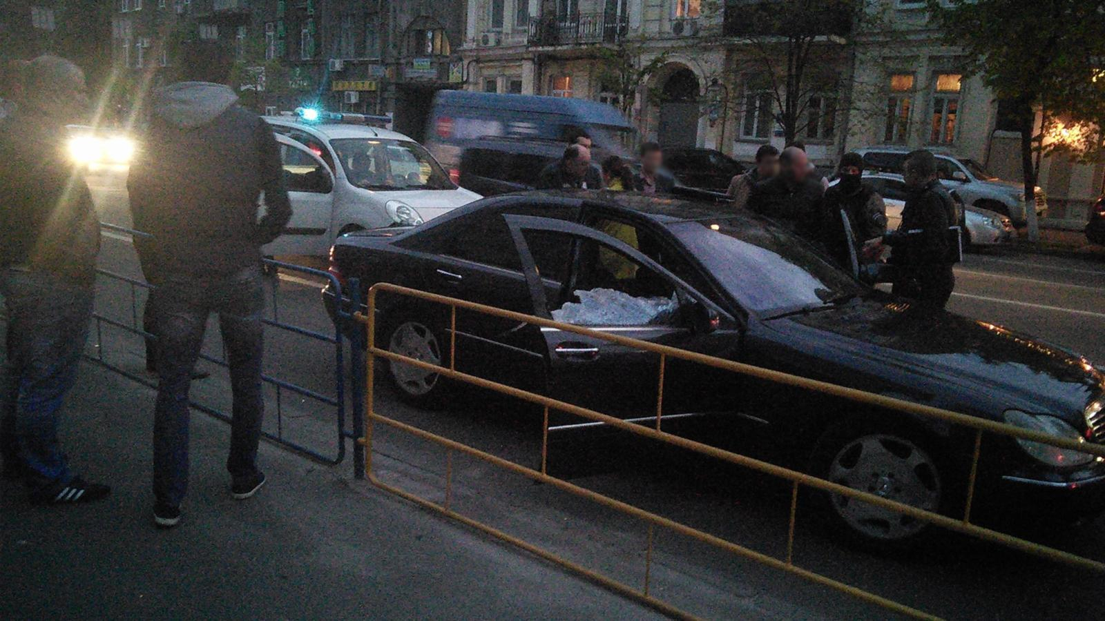 Стрельба в центре Киева: спецназовцы МВД остановили автомобиль