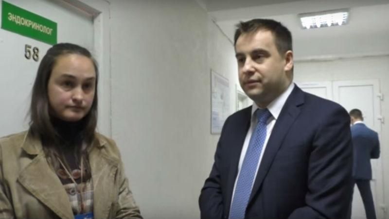 Охорона російського міністра розбила телефон кримській журналістці