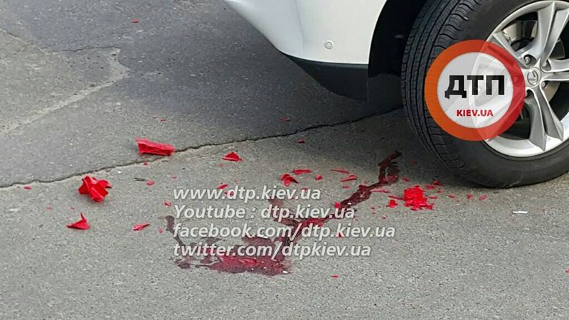 Женщина на Lexus серьезно травмировала маленького ребенка: фото аварии