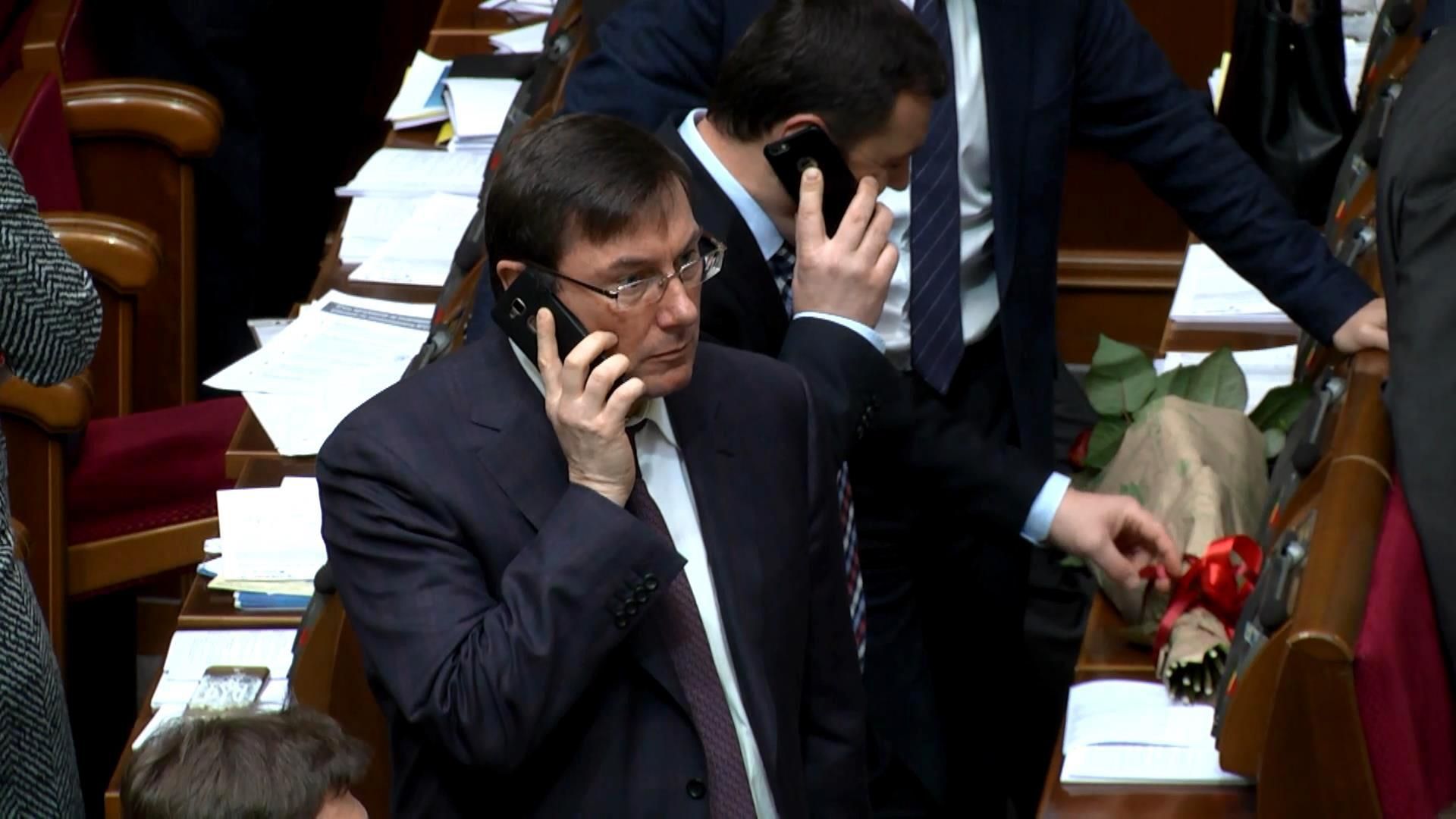 Рада так і не обговорила законопроект "під Луценка-генпрокурора" Рада так і не обговорила законопроект "під Луценка-генпрокурора"