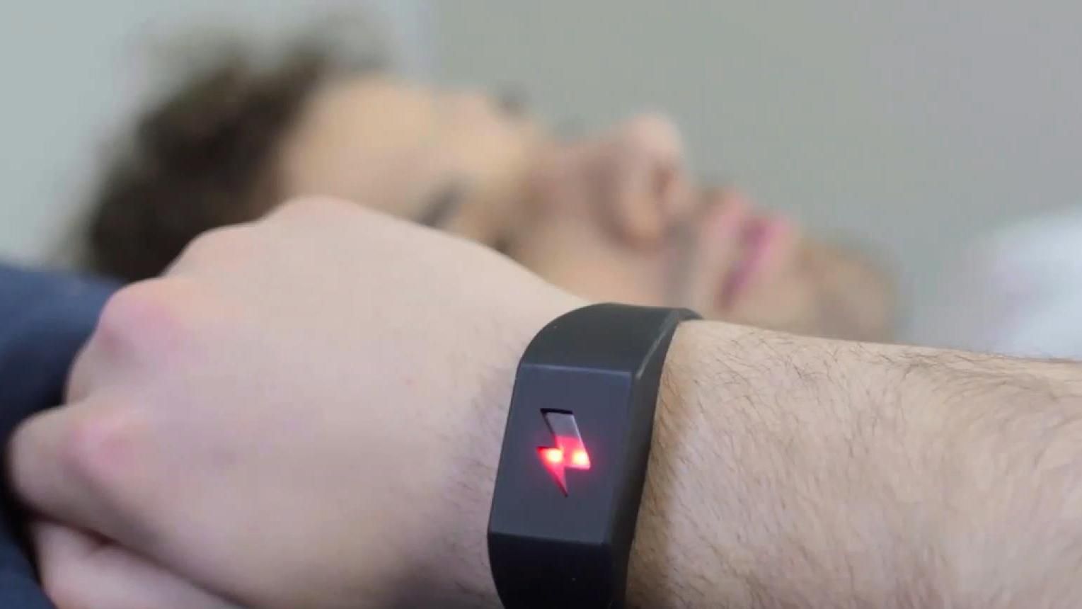 Американцы придумали будильник, который будит электротоком Американцы придумали будильник, который будит электротоком