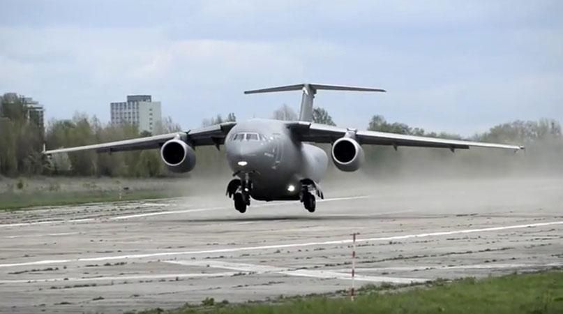 Как испытывают Ан-178 с новыми украинскими двигателями: видео полета