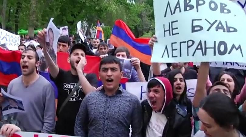 Російський міністр Лавров накликав на себе злісний мітинг у Єревані