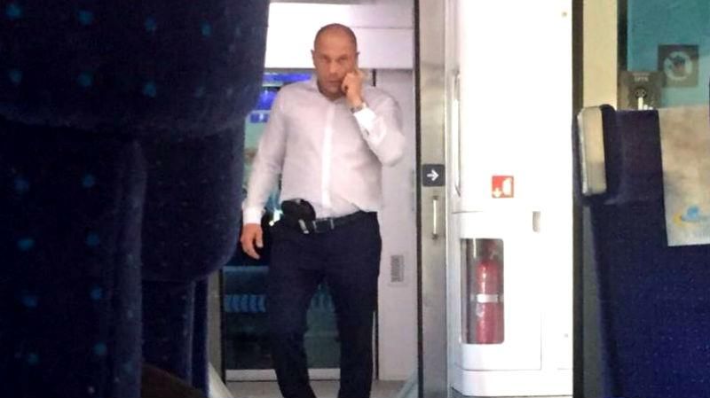 Одіозного Киву застукали, коли той розгулював по вагону з пістолетом у трусах Одіозного Киву застукали, коли той розгулював по вагону з пістолетом у трусах