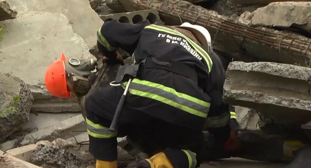 Як столичні рятувальники рятують людей Як столичні рятувальники рятують людей