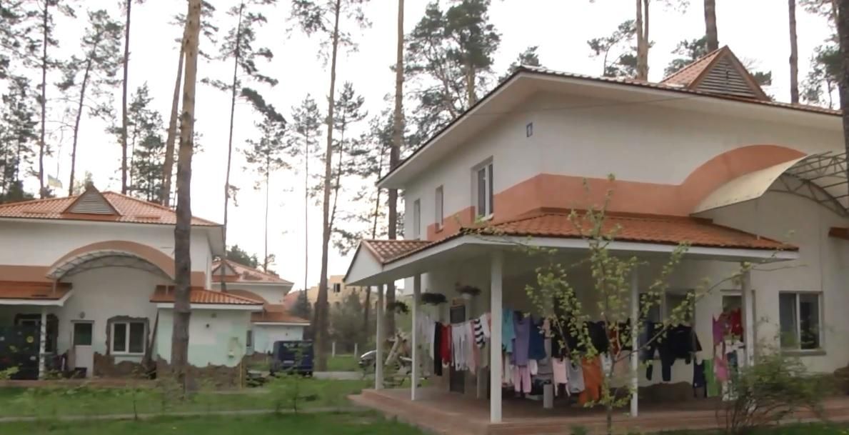 Не інтернат, а справжня домівка: як живе унікальне дитяче містечко під Києвом Не інтернат, а справжня домівка: як живе унікальне дитяче містечко під Києвом