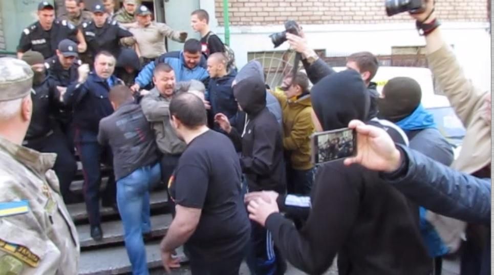 В Запорожье избили скандально известного экс-нардепа Волгу В Запорожье избили скандально известного экс-нардепа Волгу