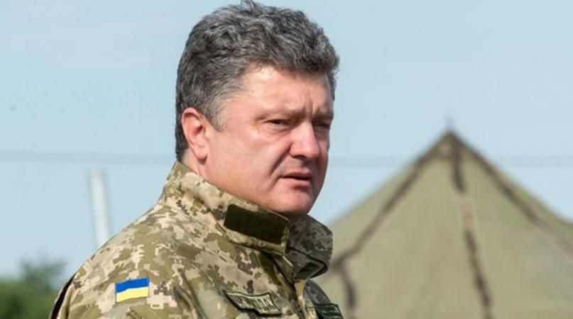 Порошенко в захваті від військових, які прийшли служити за контрактом Порошенко в захваті від військових, які прийшли служити за контрактом