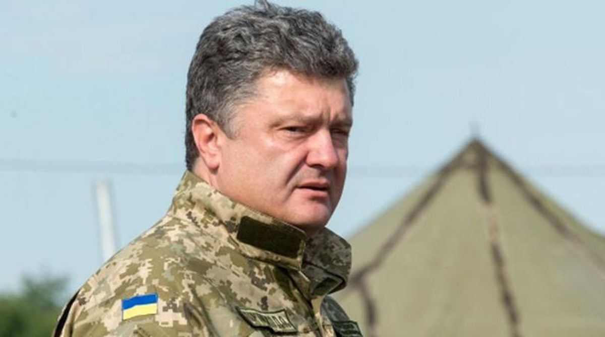 Порошенко в захваті від військових, які прийшли служити за контрактом