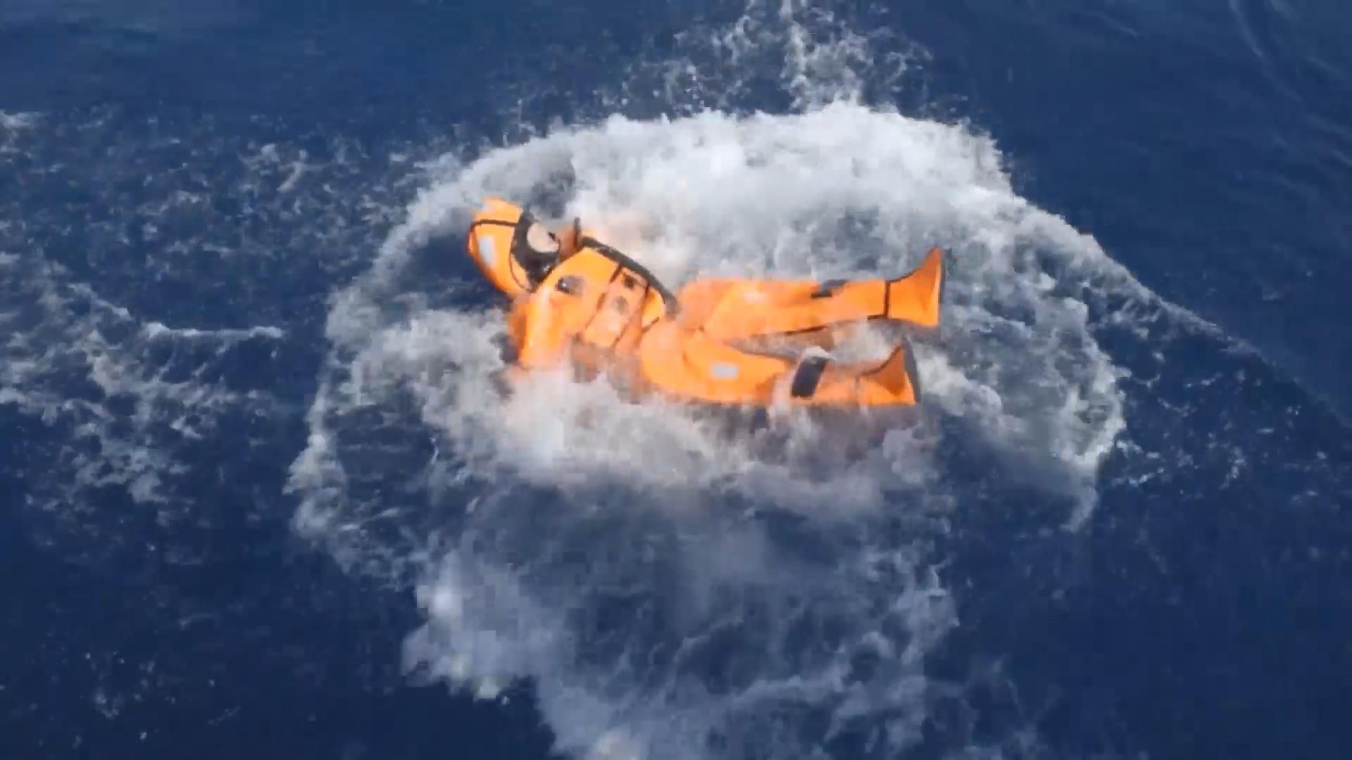 Норвезький міністр вистрибнула з корабля неподалік острова Лесбос Норвезький міністр вистрибнула з корабля неподалік острова Лесбос