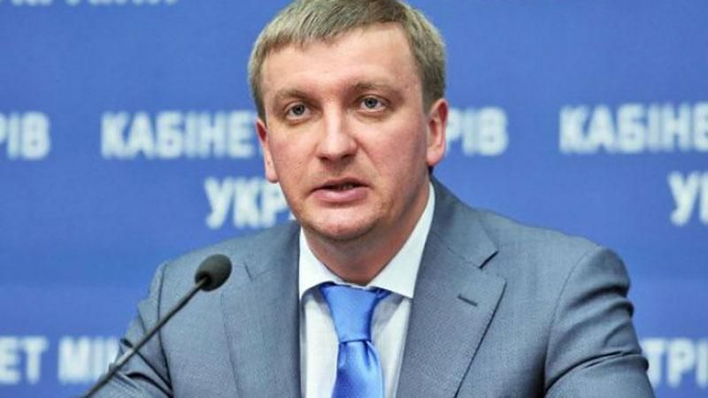 Найстійкіший міністр після Майдану: як Петренко виконує обіцянки Найстійкіший міністр після Майдану: як Петренко виконує обіцянки