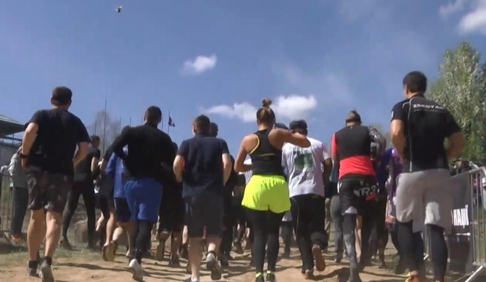 Более тысячи бегунов собрались под Киевом Более тысячи бегунов собрались под Киевом