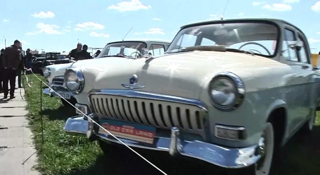 Эксклюзив и раритет: оригинальные авто собрали на фестивале в Киеве Эксклюзив и раритет: оригинальные авто собрали на фестивале в Киеве