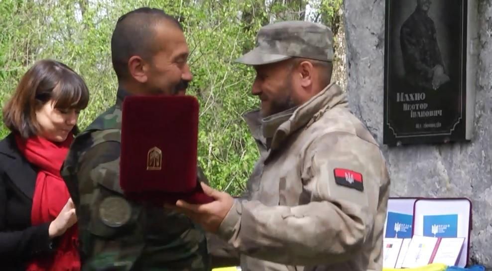 Орден Народного Героя Украины получили 12 военных-добровольцев Орден Народного Героя Украины получили 12 военных-добровольцев