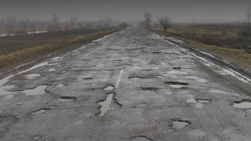 Нардеп пояснив, чому в Україні "латають" дороги замість повноцінної реконструкції