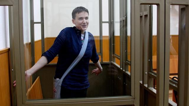 Адвокат розповів, чому з Савченко у Росії вирішили зробити "цапа-відбувайла" Адвокат розповів, чому з Савченко у Росії вирішили зробити "цапа-відбувайла"