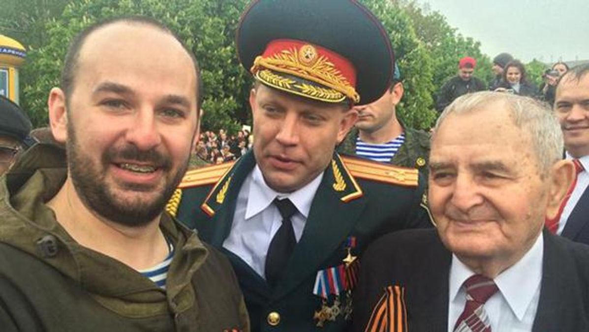 Захарченко обещает расстрелять полицейскую миссию ОБСЕ и отказывается отменять "парад" Захарченко обещает расстрелять полицейскую миссию ОБСЕ и отказывается отменять "парад"