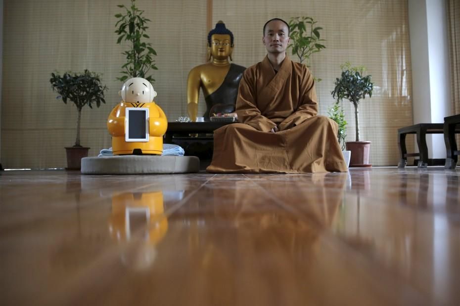 Робот-"буддист" появился в храме Пекина