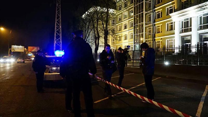 Взрыв в Одессе: банк обстреляли из гранатомета Взрыв в Одессе: банк обстреляли из гранатомета