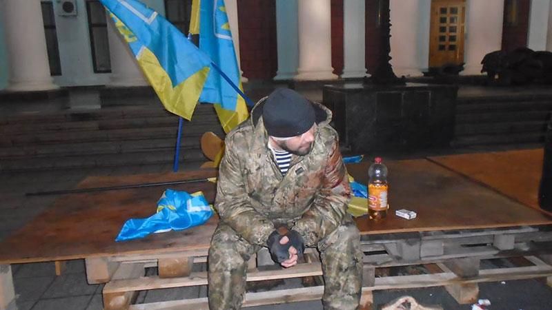 "Тітушки" жорстоко побили майданівців в Одесі: фото погрому