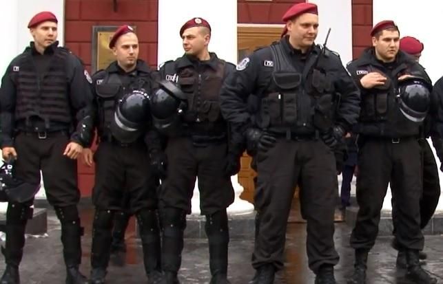 Полиции удалось задержать 5 нападающих на антитрухановский Майдан Полиции удалось задержать 5 нападающих на антитрухановский Майдан