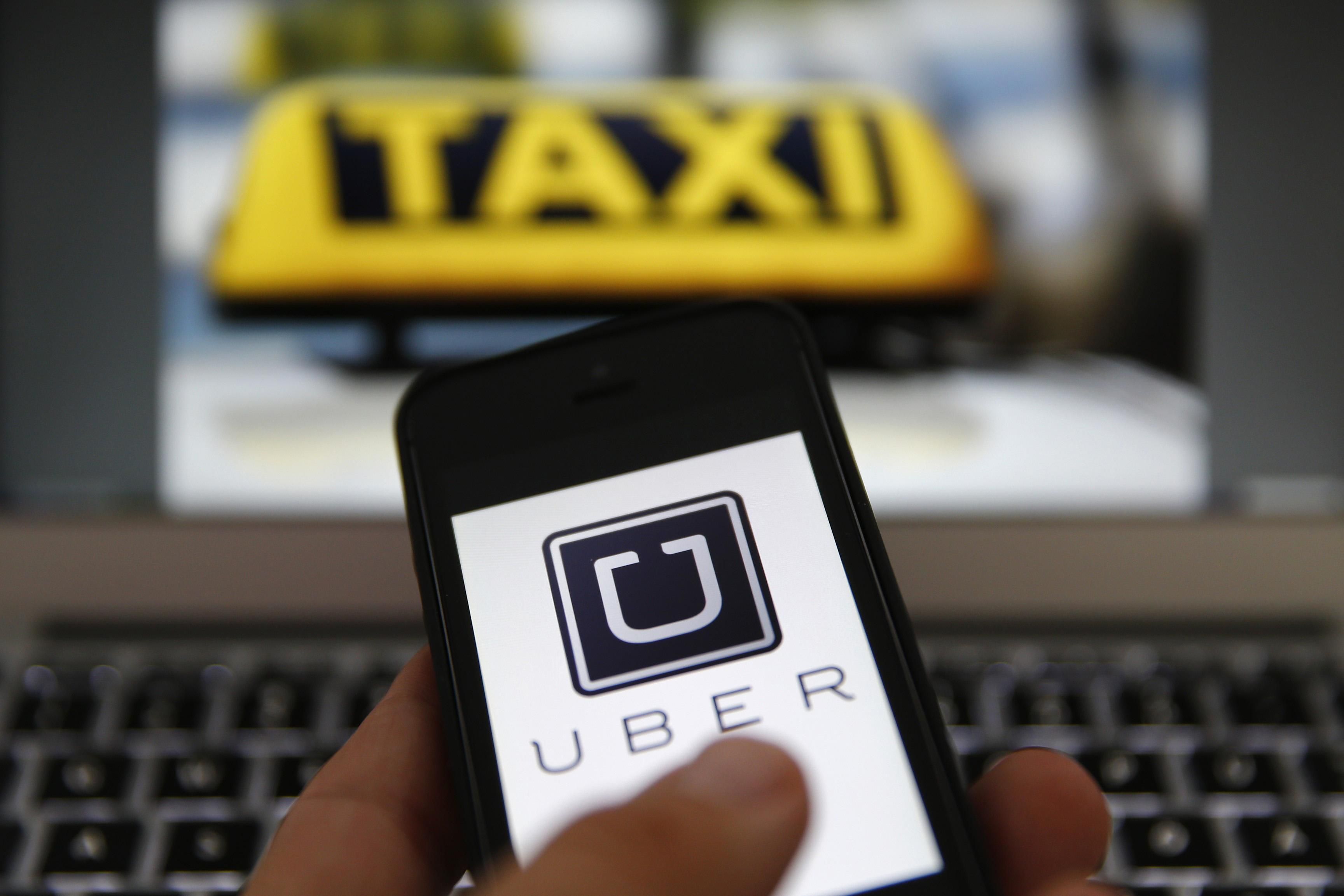 Угорські таксисти збунтувались проти Uber Угорські таксисти збунтувались проти Uber