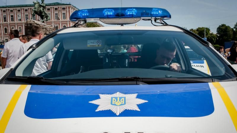 Неизвестные обстреляли наряд полиции в Киеве: патрульный ранен в голову