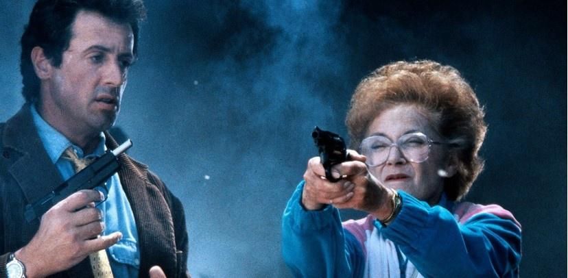 "Стій! Або моя мама стрілятиме" — комедійний бойовик про крутого копа і його маму-напарницю "Стій! Або моя мама стрілятиме" — комедійний бойовик про крутого копа і його маму-напарницю