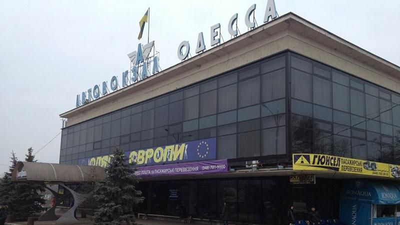 Под Одессой обстреляли пассажирский автобус Под Одессой обстреляли пассажирский автобус