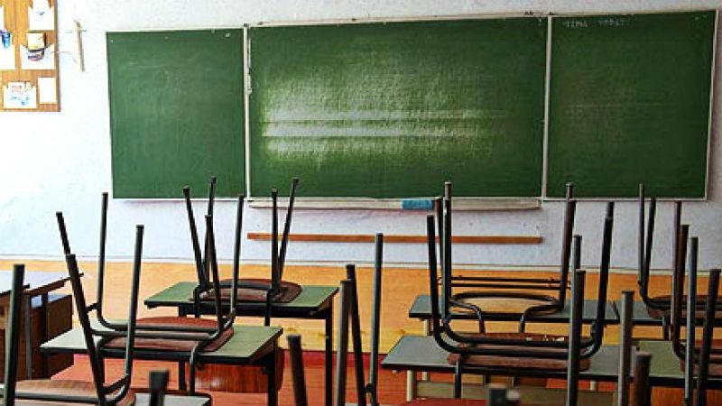 Розлючені батьки накинулися на голову РДА на Миколаївщині Розлючені батьки накинулися на голову РДА на Миколаївщині