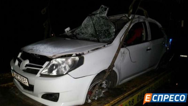 Народився у сорочці. Машина перекинулась 4 рази — водій відбувся переляком Народився у сорочці. Машина перекинулась 4 рази — водій відбувся переляком