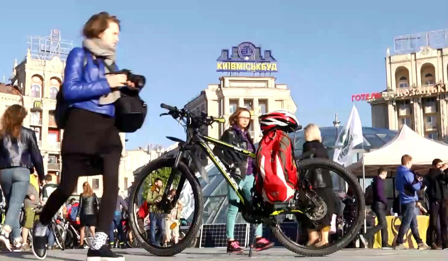 Велоактивісти провели незвичну акцію в центрі Києва