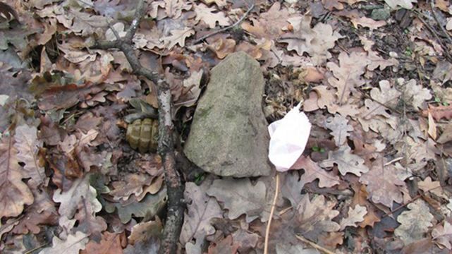 Ничего святого: боевики устанавливают растяжки на кладбищах Ничего святого: боевики устанавливают растяжки на кладбищах