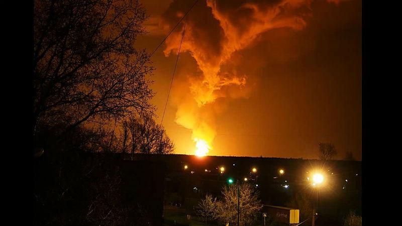 Все небо у вогні: з'явились фото та відео пожежі на російському газопроводі