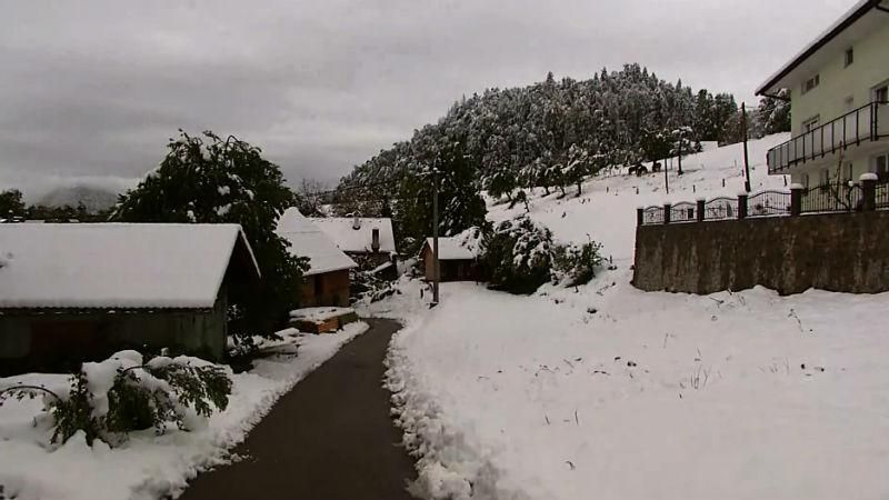 Аномальна весна: Словенію засипало снігом — вражаючі кадри стихії Аномальна весна: Словенію засипало снігом — вражаючі кадри стихії