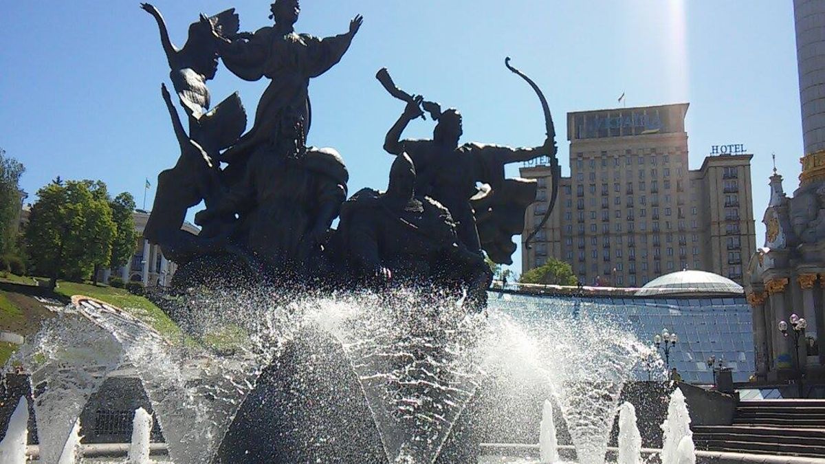 В Киеве заработали фонтаны В Киеве заработали фонтаны