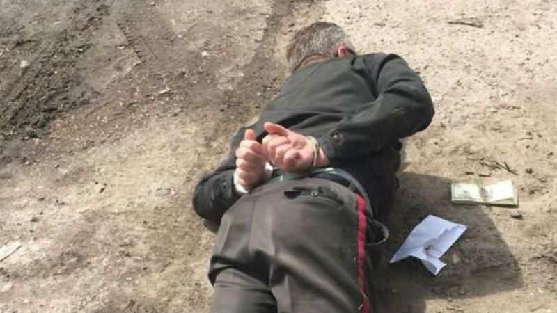 Заступник начальника колонії хотів відпустити зека за 5 тисяч доларів Заступник начальника колонії хотів відпустити зека за 5 тисяч доларів