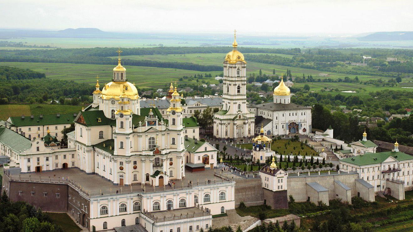 Оплот Кремля на Західній Україні: що продають у книгарнях Почаївської лаври Оплот Кремля на Західній Україні: що продають у книгарнях Почаївської лаври